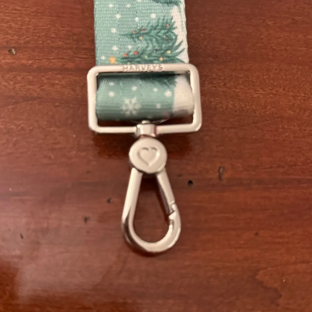 Harveys Disney Winter Wonderland Click and Go Keychain - Picture 5 of 6
